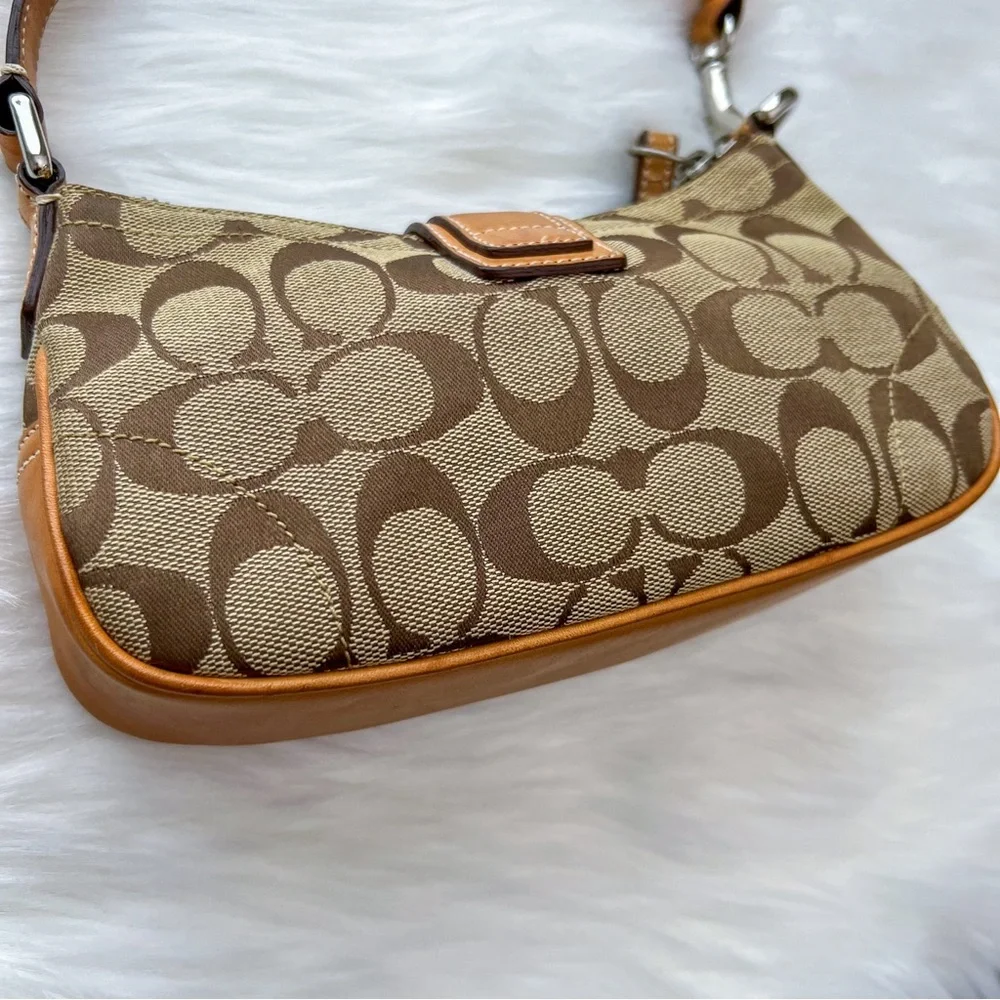 Vintage Y2K Coach Hampton Signature Beige Baguette Shoulder Bag with Flap Buckle - Picture 5 of 11